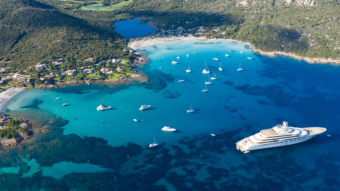 Yacht in bay | Praxis