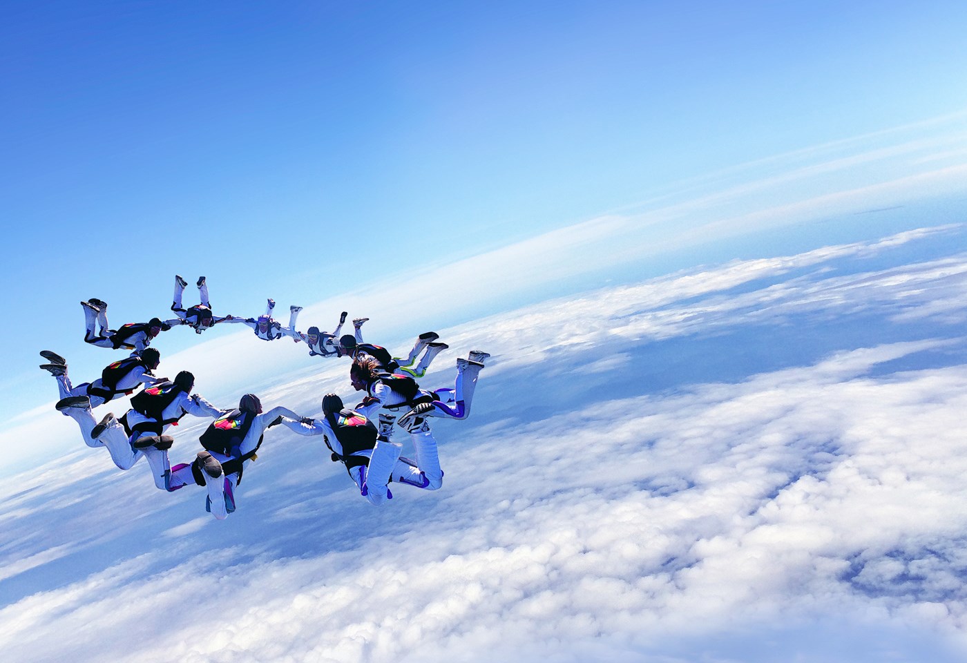 praxisifm-hero-skydivers.jpg