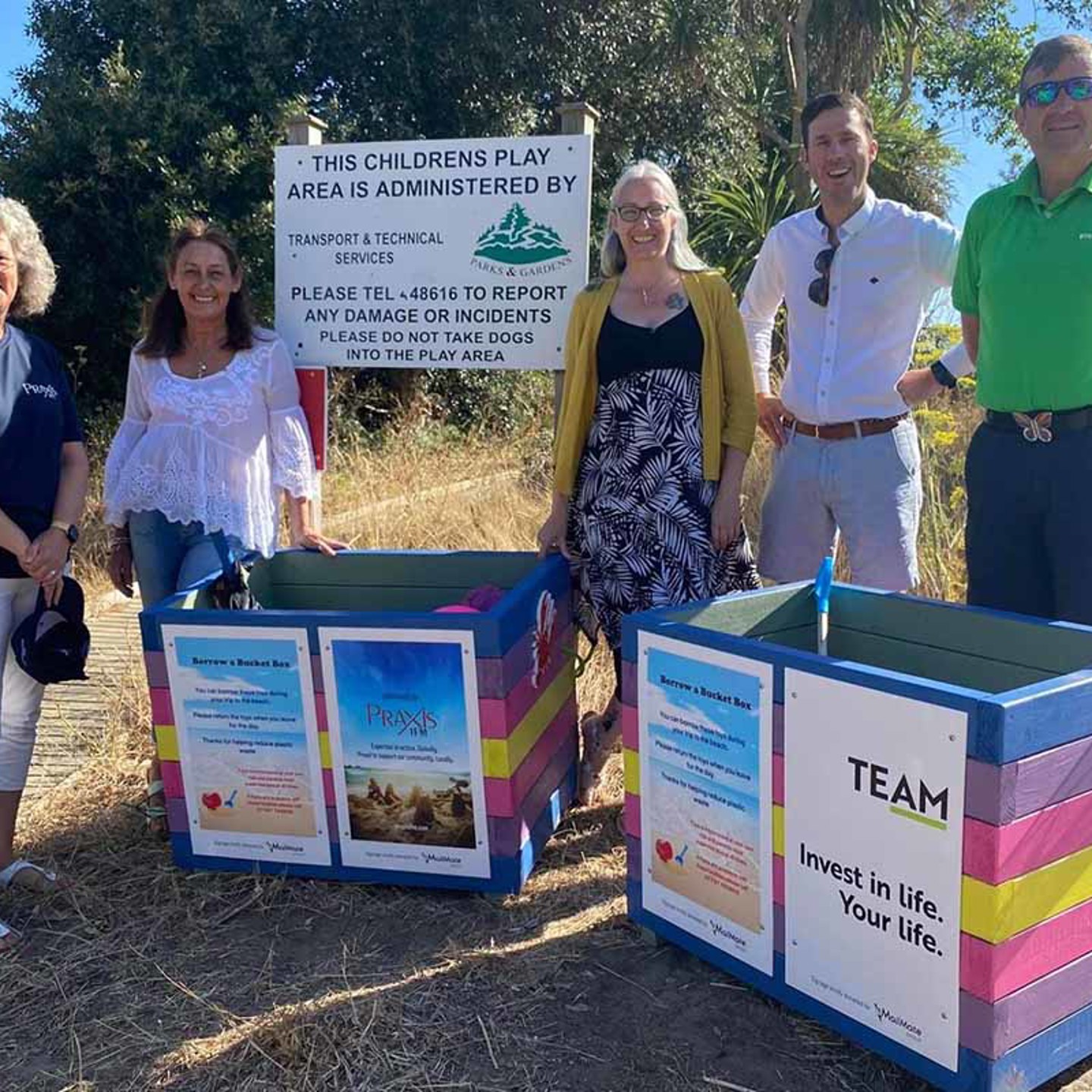 Borrow A Bucket Box Scheme Founders And Sponsors (L - R) Michele Pearce Tara Dolan Louise Carson Tim Townsend Alex Forbes Robert Kelly TEAM