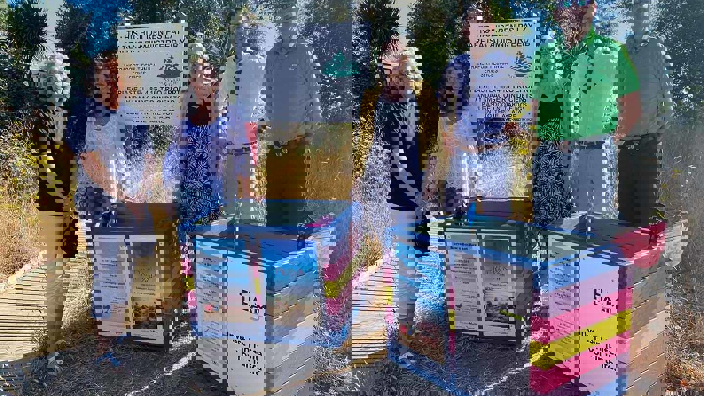 Borrow A Bucket Box Scheme Founders And Sponsors (L - R) Michele Pearce Tara Dolan Louise Carson Tim Townsend Alex Forbes Robert Kelly TEAM